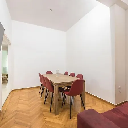 Victoria Wood Apartment