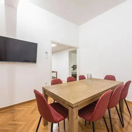 Victoria Wood Apartment