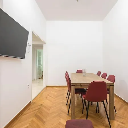Victoria Wood Apartment